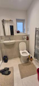 Imagen de la galería de Beautiful room in a new build in oxford, en Oxford 4 fotos más