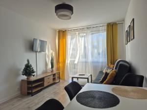 Un televizor și/sau centru de divertisment la Apartament Miejski