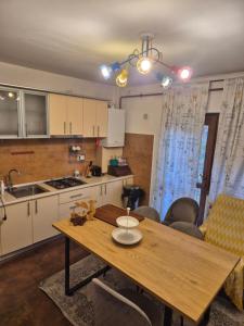 Kuchyň nebo kuchyňský kout v ubytování Raisa House