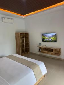 Μια τηλεόραση ή/και κέντρο ψυχαγωγίας στο D'Kusuma House Sidemen +11 φωτογραφίες