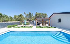 Swimmingpoolen hos eller tæt på Villa Antea by Villas Guide