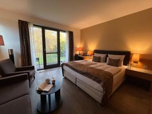 a hotel room with a large bed and a couch at Schlossgut Gross Schwansee in Groß Schwansee