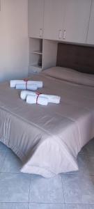 Ένα ή περισσότερα κρεβάτια σε δωμάτιο στο Alloggio nel Borgo Marinaro