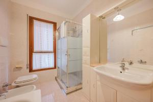 O baie la Casa Golden - between Venice and Padova & Parking +13 fotografii