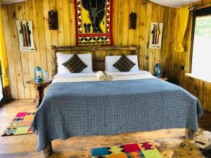 Ένα ή περισσότερα κρεβάτια σε δωμάτιο στο Maisha Serengeti Camps