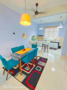 Η κουζίνα ή μικρή κουζίνα στο Fun and relax at FN Homestay