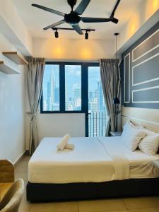 Postel nebo postele na pokoji v ubytování Sky line property by TR