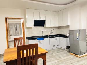 O bucătărie sau chicinetă la Little Buddha Inn