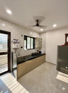 Kuchyň nebo kuchyňský kout v ubytování Malhar Mist Villa