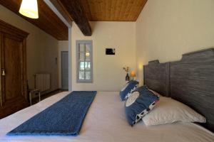 Ένα ή περισσότερα κρεβάτια σε δωμάτιο στο Chambre Lavande, Le Tilleul de Ray +4 φωτογραφίες