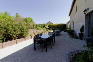 Κήπος έξω από το Chambre Lavande, Le Tilleul de Ray