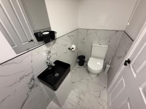 Ένα μπάνιο στο 3BR Flat Near Station