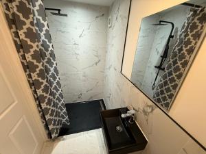 Ένα μπάνιο στο 3BR Flat Near Station