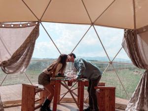 Φυσικό τοπίο κοντά σε οργανωμένο κάμπινγκ