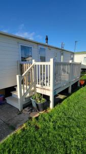 Bygningen som campingpladsen ligger i