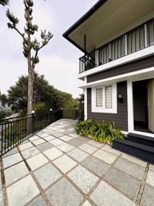 Το κτήριο όπου στεγάζεται  το δωμάτιο σε οικογενειακή κατοικία +5 φωτογραφίες