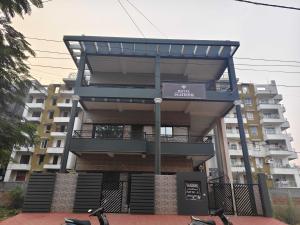 Το κτήριο όπου στεγάζεται  το ξενοδοχείο +7 φωτογραφίες