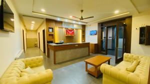 Μια τηλεόραση ή/και κέντρο ψυχαγωγίας στο Hotel O The Classic Crown +3 φωτογραφίες