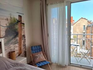 Μπαλκόνι ή βεράντα στο Appartement spacieux & familial à 400m de la plage d'Ostende 2 chambres avec patio by La Conciergerie
