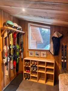 a room with a bunch of skis on the wall at Chalet en cascade Les Angles vue Panoramique in Les Angles
