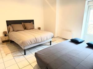 a bedroom with a bed and a large window at Appartement cocooning in Laval