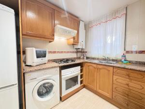 Una cocina o cocineta en ACV - Costa Marina II-1ª línea planta 4 sur