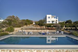 Πισίνα στο ή κοντά στο Villas Sundy