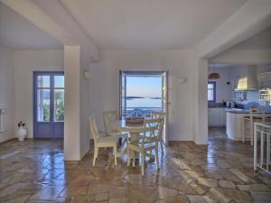 Η κουζίνα ή μικρή κουζίνα στο Villas Sundy