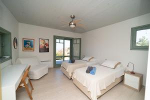 Ένα ή περισσότερα κρεβάτια σε δωμάτιο στο Villa Acorn +32 φωτογραφίες