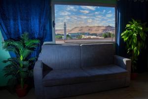 Χώρος καθιστικού στο Large Nile View apartment 2 Rooms Air-con Downtown