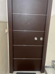 a brown dresser with five drawers in a room at Serres Heart Suite in Serres