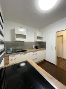 Køkken eller tekøkken på Gemütliches DG-Apartment in Weißenthurm, Wohnung 4