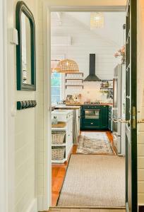 Η κουζίνα ή μικρή κουζίνα στο Präriens Pärla +31 φωτογραφίες