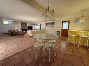 Φωτογραφία από το άλμπουμ του 5 Bedrooms with Stunning Views and Water Access σε Brewster