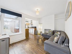 Η κουζίνα ή μικρή κουζίνα στο 3Bd house-home from home-perfect for working away