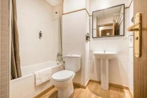 Ένα μπάνιο στο Hotel Nau Iori