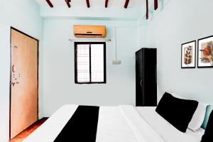 Ένα ή περισσότερα κρεβάτια σε δωμάτιο στο HOTEL O MID STAR