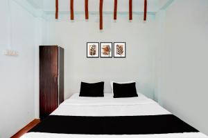 Ένα ή περισσότερα κρεβάτια σε δωμάτιο στο HOTEL O MID STAR