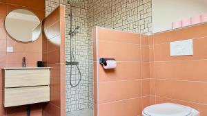 Et badeværelse på Le Triplex Chic & Choc - Disneyland Paris + 47 billeder