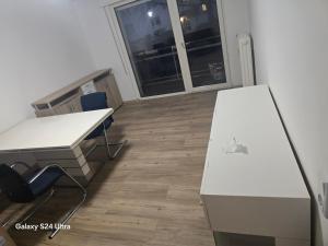an empty office with two desks and a window at Wohnung in maintal in Maintal