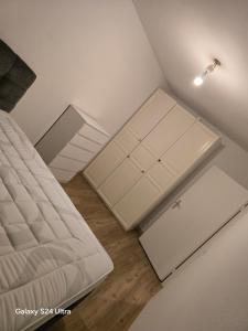 a small room with a bed and a closet at Wohnung in maintal in Maintal