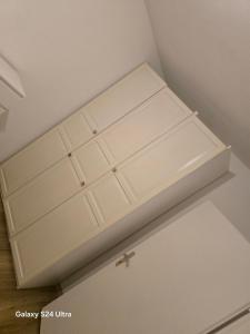 a white closet with a white ceiling at Wohnung in maintal in Maintal