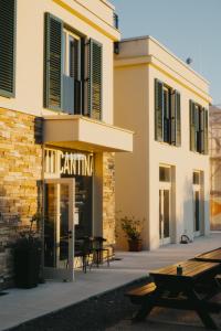 Το κτήριο όπου στεγάζεται  το διαμέρισμα +48 φωτογραφίες