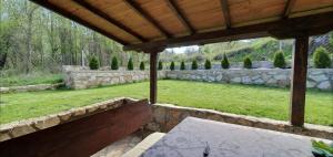 En have udenfor Svinista vilage