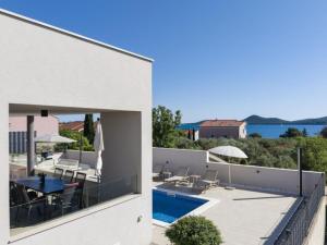 Naturlandskabet i nærheden af villaen