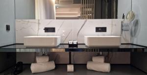 Koupelna v ubytování Bom Sucesso Hotel by gaiarooms + 54 fotografií