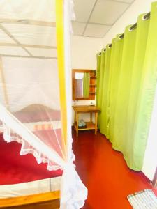 Ένα ή περισσότερα κρεβάτια σε δωμάτιο στο Perfect Home Mirissa