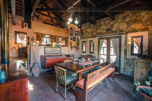 Φωτογραφία από το άλμπουμ του Rustic Retreat - Private Pool in Nature's Embrace στην Τύλισο