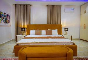 Gallery image of Luxury 4 bedroom Duplex with a pool in Mama +23 photos