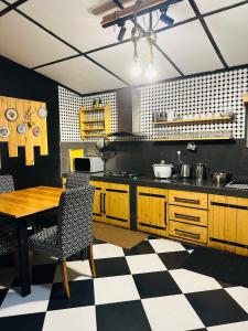 O bucătărie sau chicinetă la The Cottage Ambewela by 47